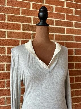 EFFETTO.F Gray White Ruffle V-Neck Long Sleeve Blouse, Size S